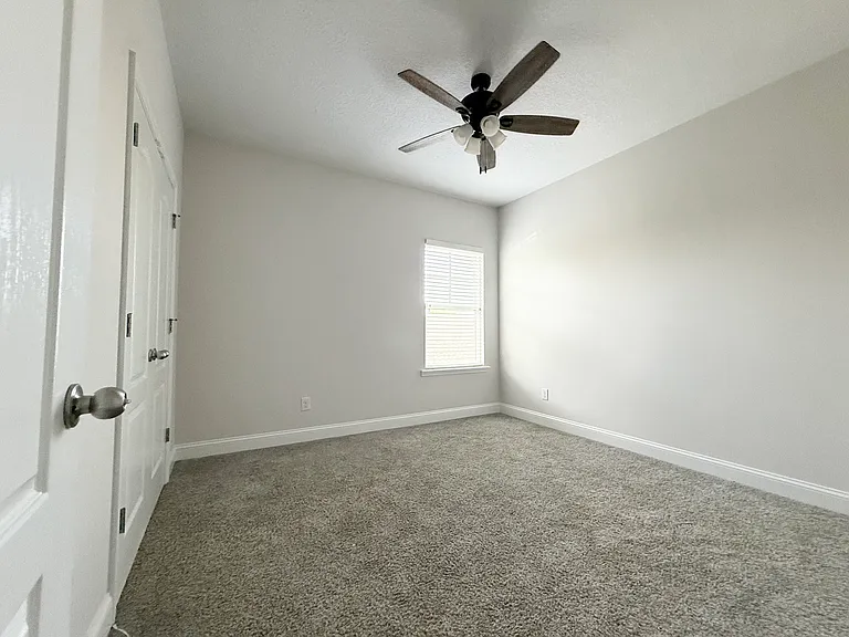 13836 Sachs Ave — Photo 18