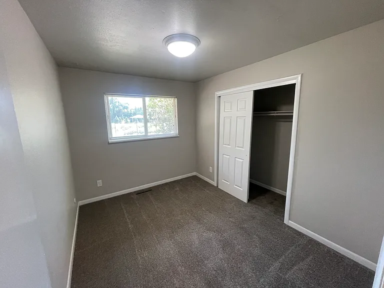 1539 Pratt St — Photo 13