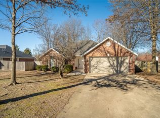 2900 Drexelwood Dr, Springdale, AR 72762