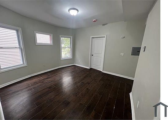 3rd image of 164 N 10th St 1-fl 1