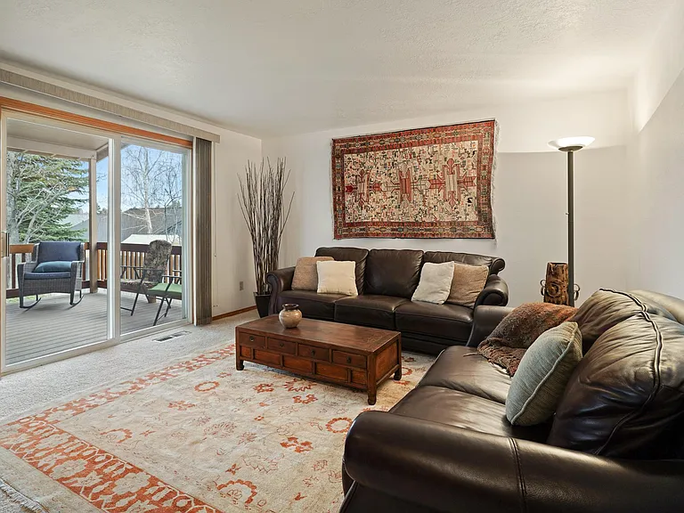 2351 NE Shadow Brook Pl — Photo 26