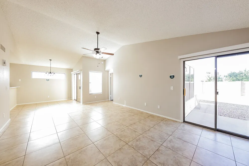 3 bed, 2.0 bath, 1228 sqft, $2,080 — Photo 3