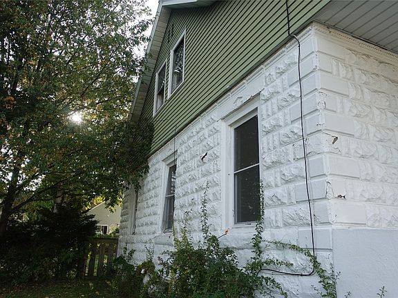 3rd image of 82 New York Ave
