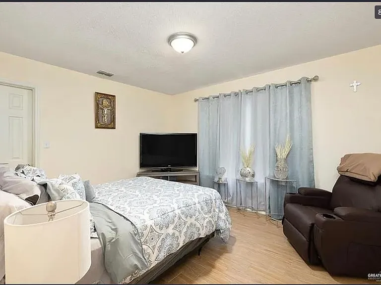 3213 Princeton Ave — Photo 9