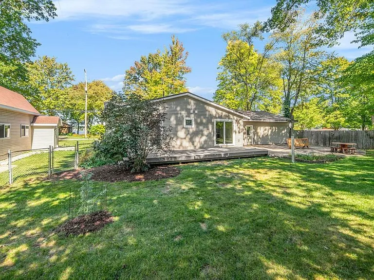 1024 Lakeview Dr — Photo 16