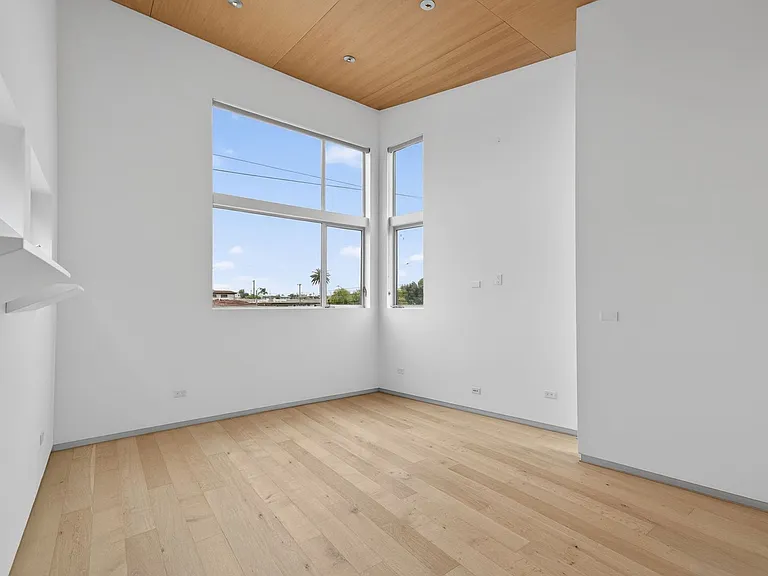 404 Grand Blvd — Photo 19