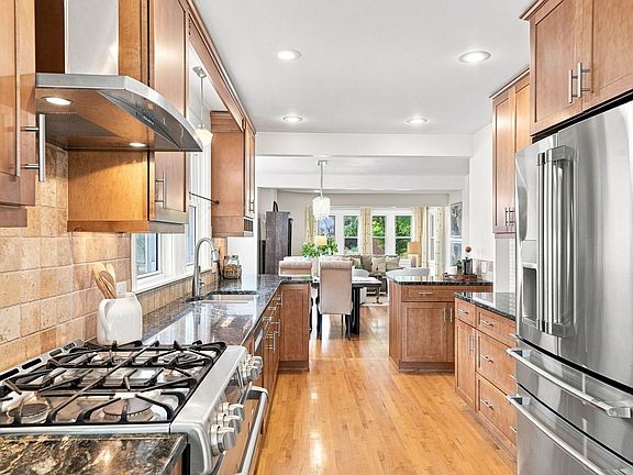 5th image of 1484 Arona St