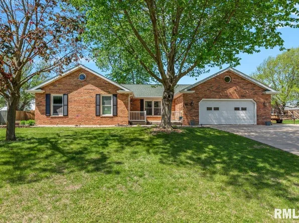 15 Stardust Dr, Sherman, IL 62684