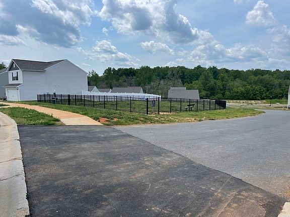 3rd image of 1020 Standing Oak Dr