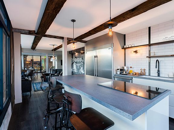 Kitchen:
Induction cooktop
Commercial Refrigerator/Freezer
Ready for use with cookware/dinnerware