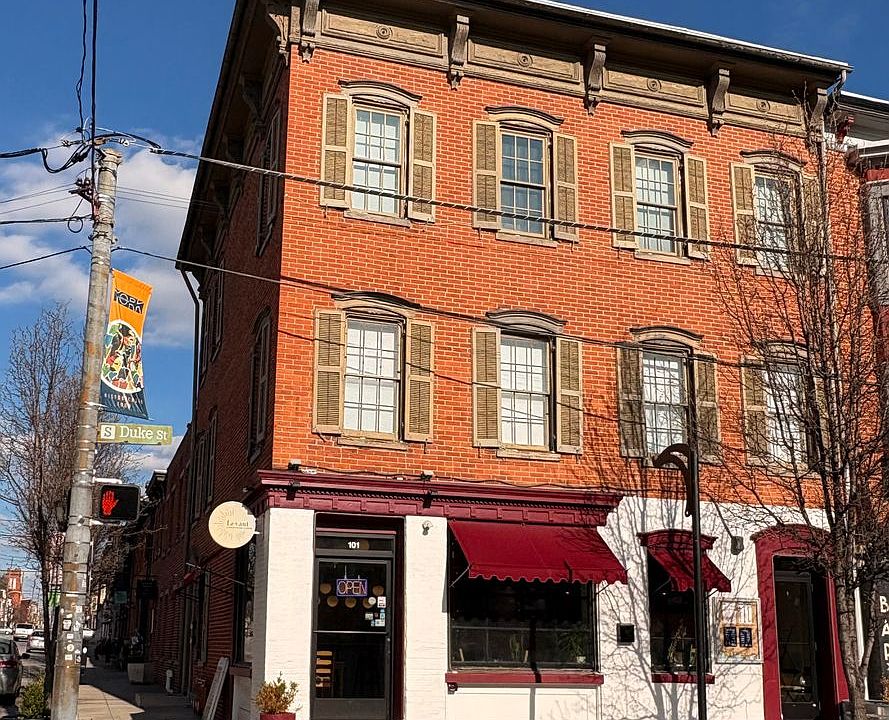 2nd image of 102 E King St Unit 3