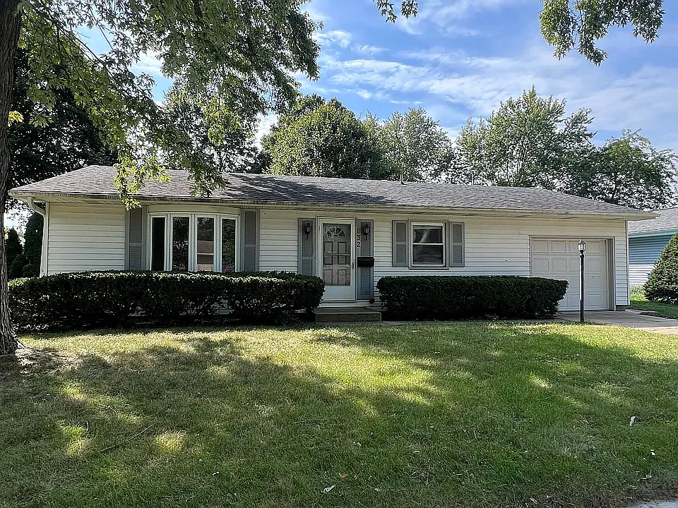3 bed, 1008 sqft, $1,650 — Photo 1