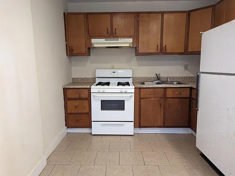 207-209 Austin Ln #207 — Photo 5