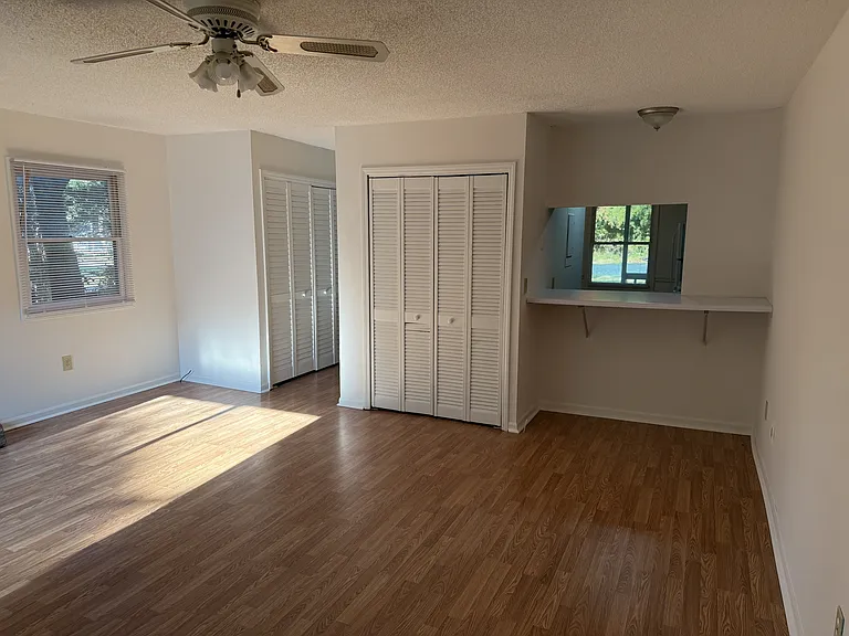 300 Lee Driveunit #B — Photo 6