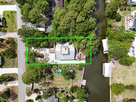 5th image of 398 W Point Washington Rd