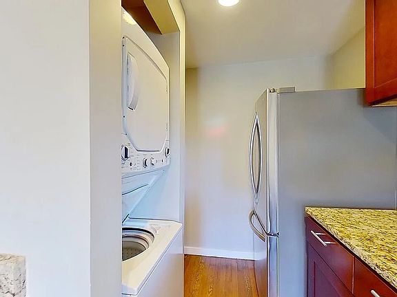 5th image of 518 2nd St APT 9