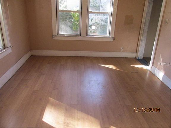 5th image of 115 Carey Pl