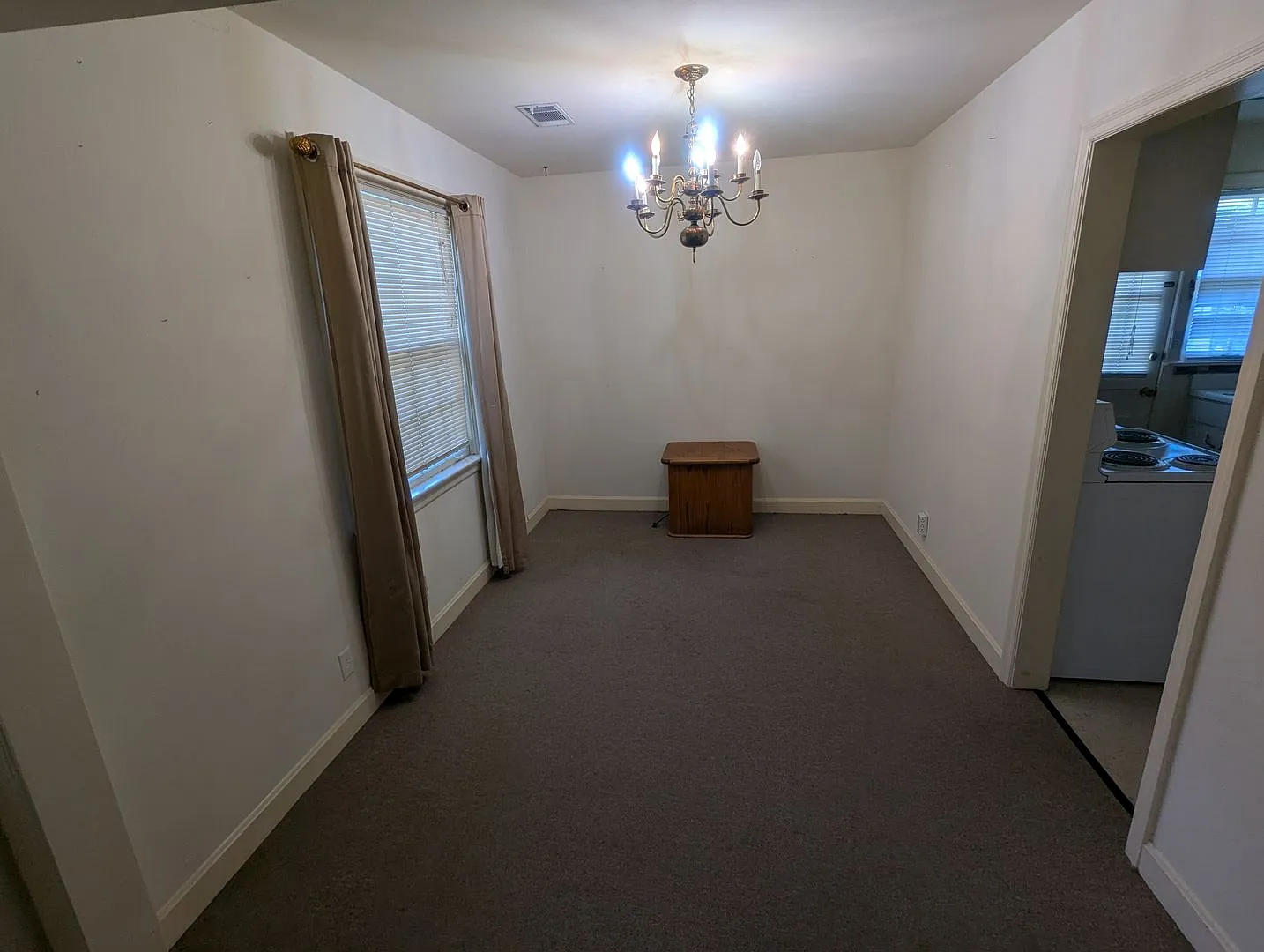 2 bedroom 1 bath near Campus Available Now — Photo 3