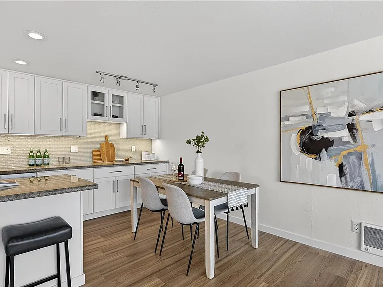 733 Lake St S #104 — Photo 11
