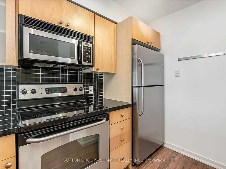 1005 King St W #416 — Photo 8