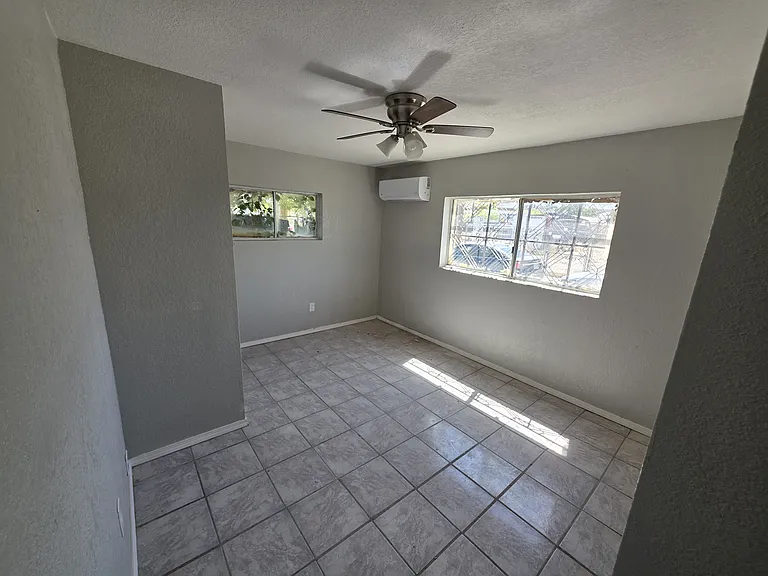 120 Heatfield St — Photo 3