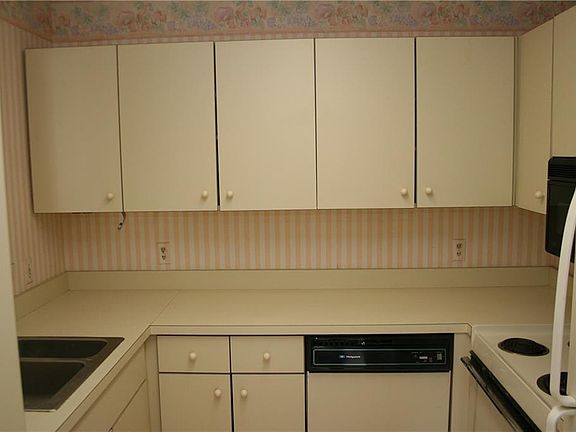 5th image of 214 Harbour Oaks Dr
