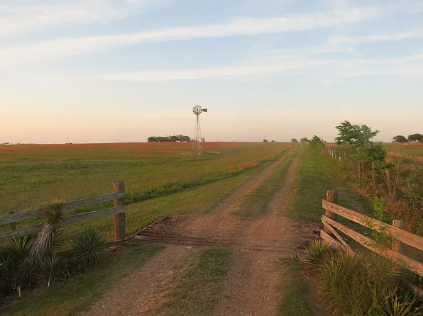 1208 County Road 349, Shiner, TX 77984