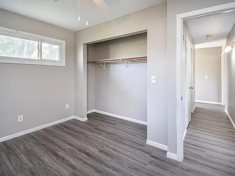 1220 Hillcrest Dr — Photo 15