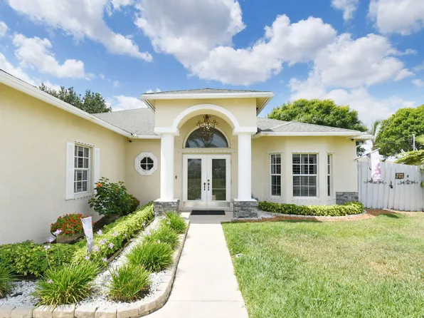 272 SW Kestor Drive, Port St Lucie, FL 34953