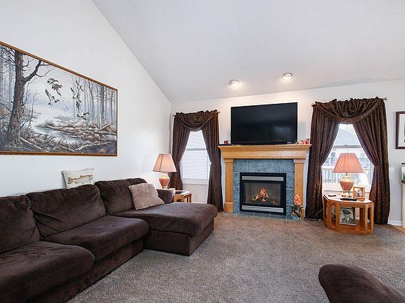 3rd image of 4267 Meadowood Ct