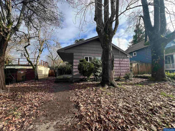 1060 Fir St S, Salem, OR 97302
