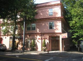 2109 NW Northrup St APT 4, Portland, OR 97210