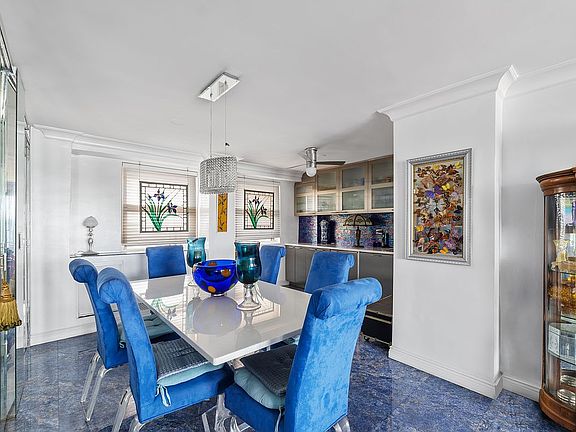 5th image of 5900 Arlington Ave #21LM