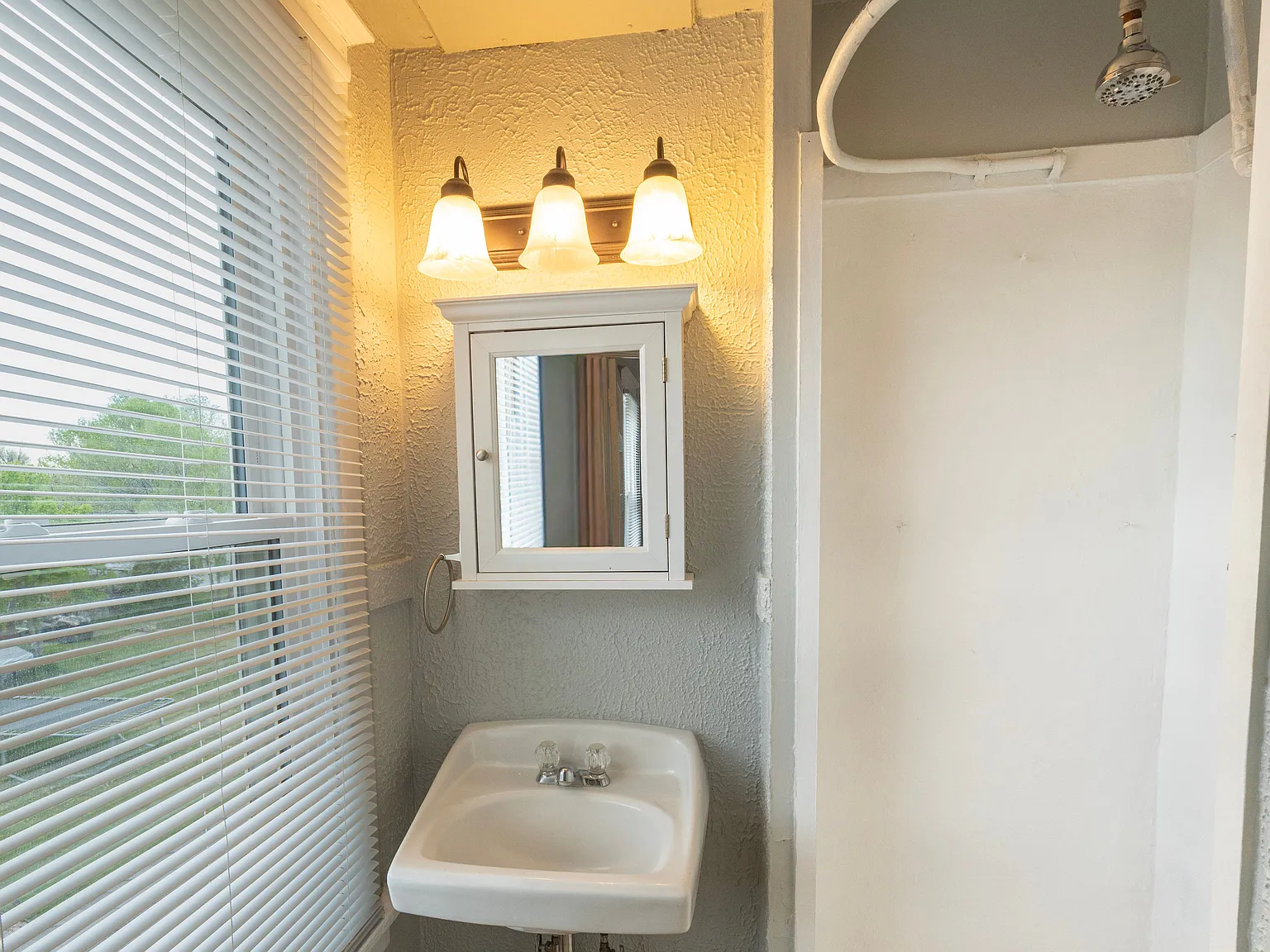 1113 Kingsbury St — Photo 4