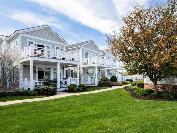 807 Lake St #3, Saugatuck, MI 49453