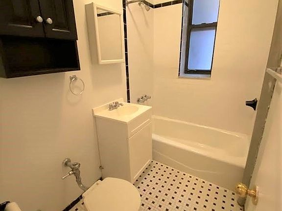 4th image of 26-80 30th St #B