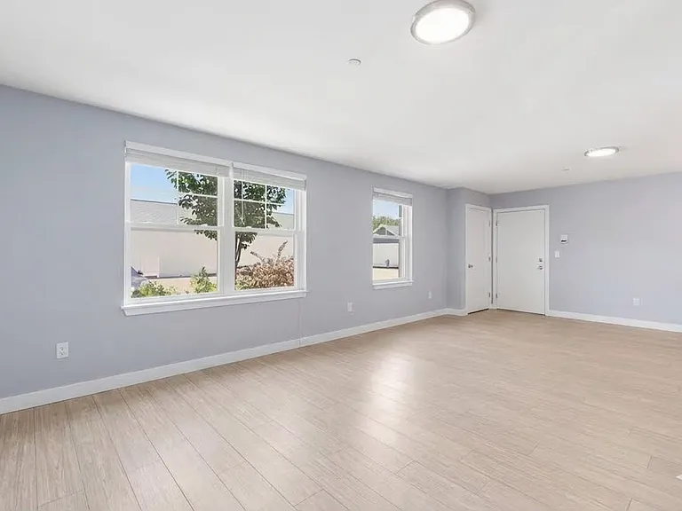 34 Mill Commons Dr #114 — Photo 5