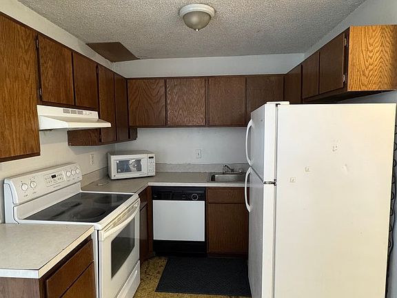 4th image of 720 37th Avenue Ct #1