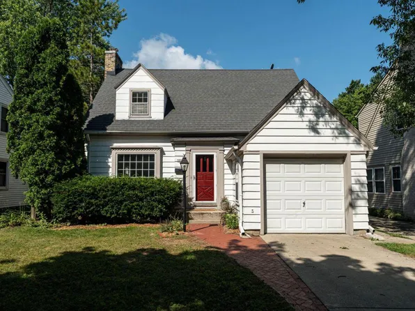5007 North Santa Monica BOULEVARD, Whitefish Bay, WI 53217