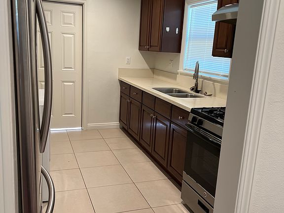 4th image of 9510 Woodruff Ave