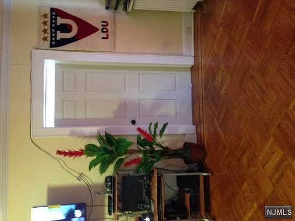 2nd image of 782-784 Stuyvesant Ave