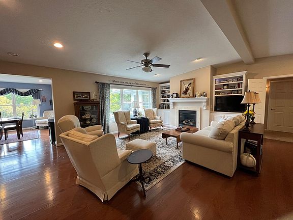 3rd image of 11609 Red Feather Ln