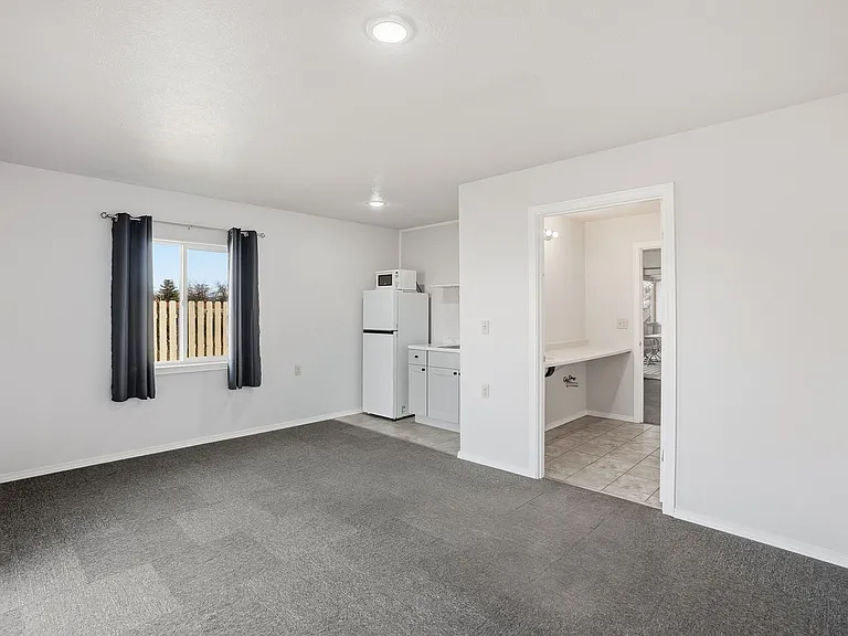 9529 E Mission Ave — Photo 10