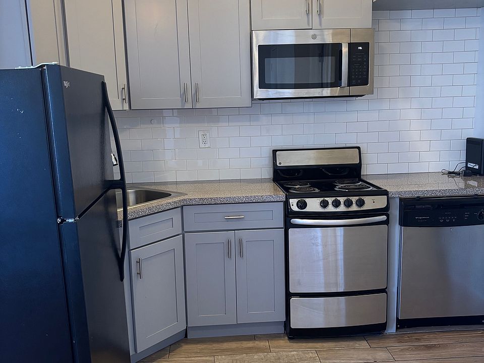 1st image of 752 Nostrand Ave #3