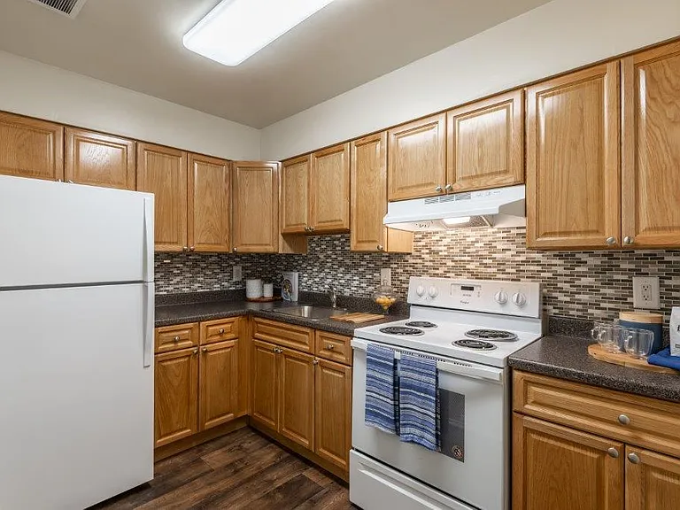 The Willows Apartment Homes — Photo 2