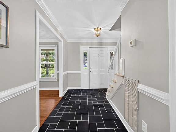 4th image of 761 Largo Dr