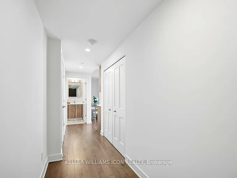 180 George St #1002 — Photo 7