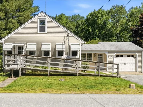 257 Union Ave, Pascoag, RI 02859