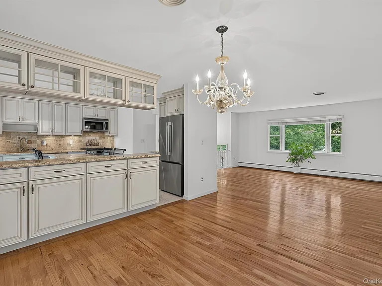 234 Betsy Ross Dr — Photo 12