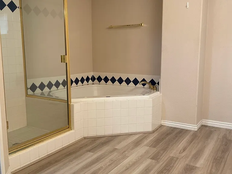 4513 Songglen Cir — Photo 10